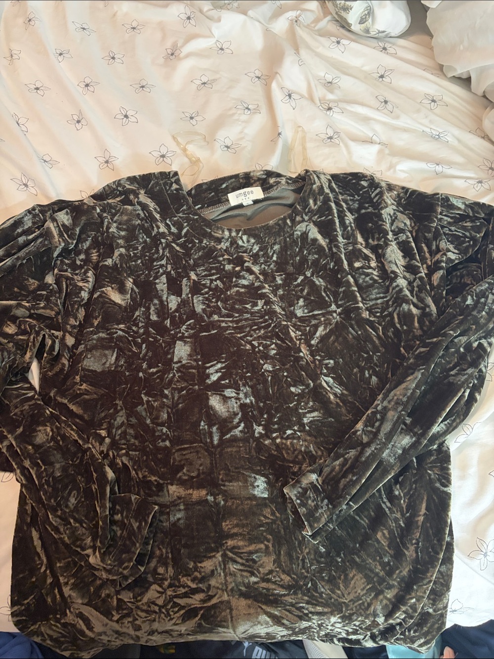 Umgee women’s Olive Green Velvet Long-Sleeve Shirt
